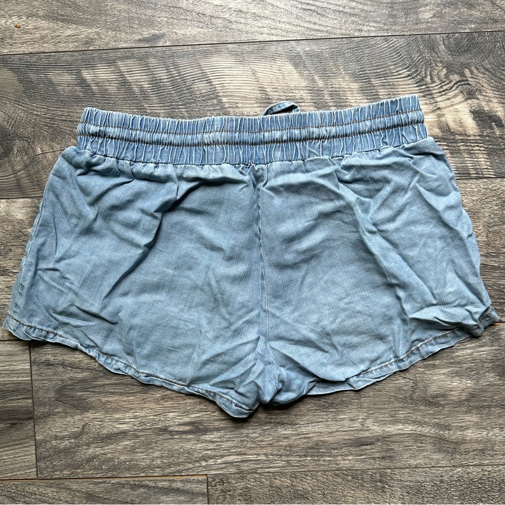 Signature8 Shorts - Picture 3 of 3